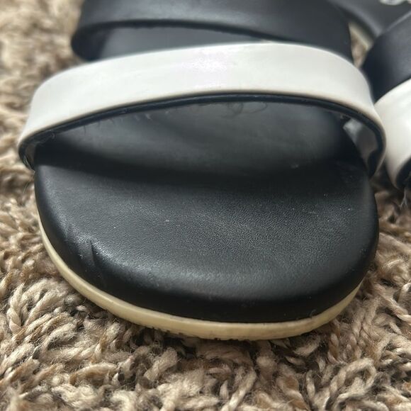 TKEES Kat Strap Leather Sandals Flats Black White Sz 7 - Picture 3 of 8